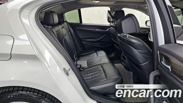 BMW 5-Series 520d xDrive Luxury Plus