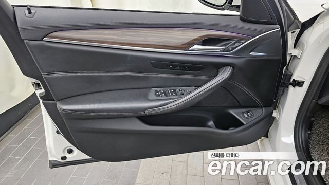 BMW 5-Series 520d xDrive Luxury Plus