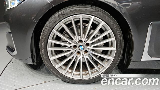 BMW 7-Series 740i Design Pure Excellence