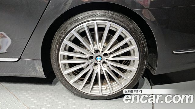 BMW 7-Series 740i Design Pure Excellence