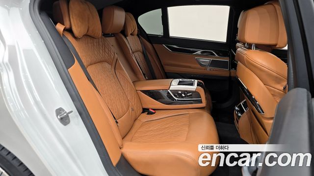 BMW 7-Series 740i M Sport