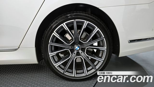 BMW 7-Series 740i M Sport