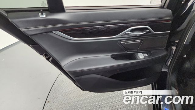 BMW 7-Series 730d xDrive M Sport