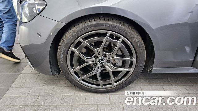 Mercedes-Benz E-Class E220d 4MATIC AMG Line