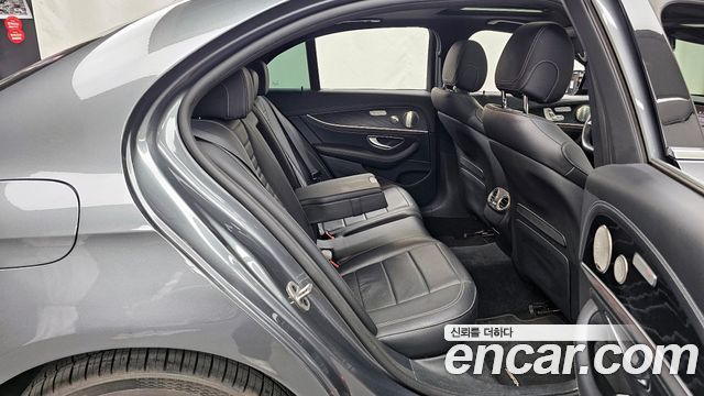 Mercedes-Benz E-Class E220d 4MATIC AMG Line