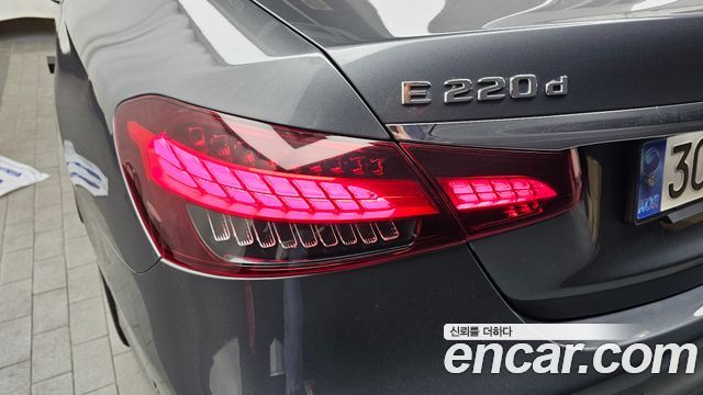 Mercedes-Benz E-Class E220d 4MATIC AMG Line