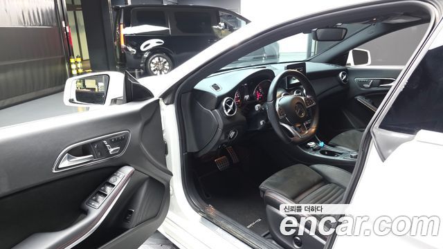 Mercedes-Benz CLA-Class CLA220 AMG Line