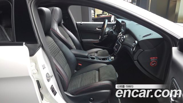 Mercedes-Benz CLA-Class CLA220 AMG Line