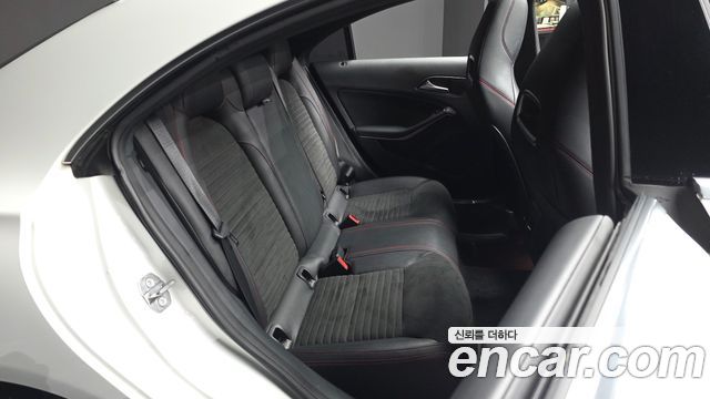 Mercedes-Benz CLA-Class CLA220 AMG Line