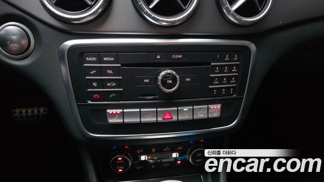 Mercedes-Benz CLA-Class CLA220 AMG Line