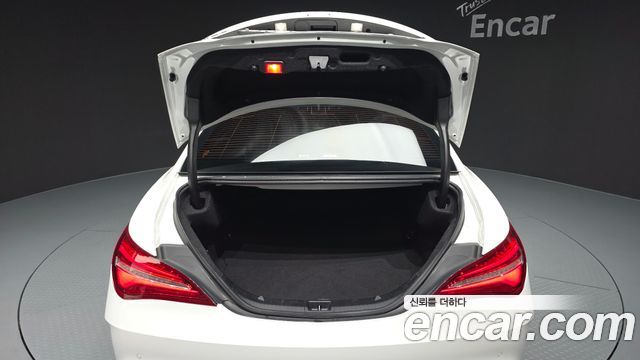 Mercedes-Benz CLA-Class CLA220 AMG Line