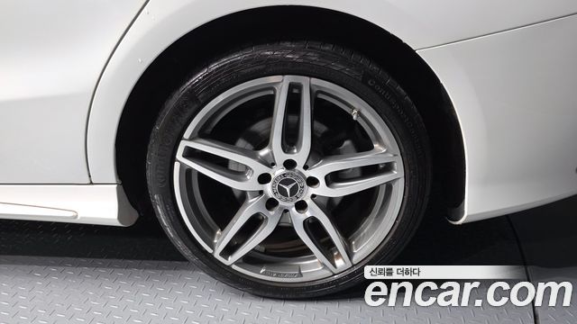 Mercedes-Benz CLA-Class CLA220 AMG Line
