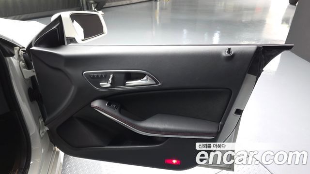 Mercedes-Benz CLA-Class CLA220 AMG Line
