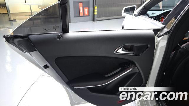 Mercedes-Benz CLA-Class CLA220 AMG Line