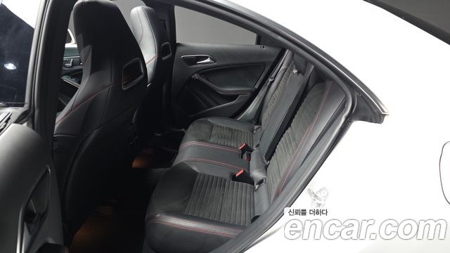 Mercedes-Benz CLA-Class CLA220 AMG Line