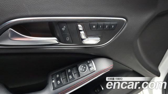Mercedes-Benz CLA-Class CLA220 AMG Line