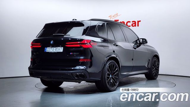 BMW X5 M60i