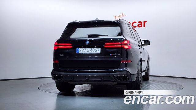 BMW X5 M60i