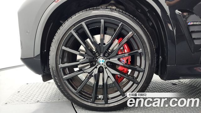 BMW X5 M60i