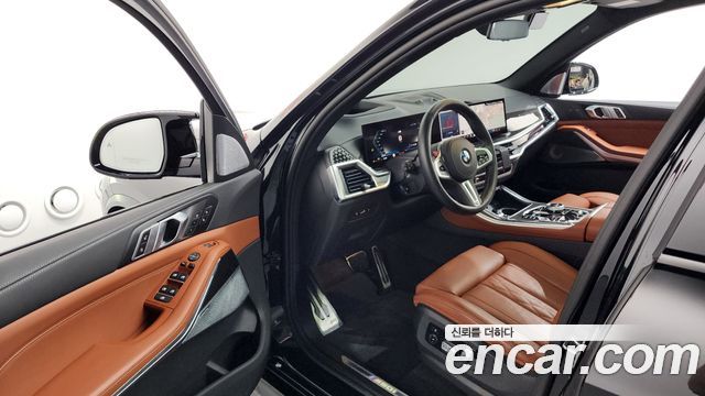 BMW X5 M60i