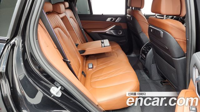 BMW X5 M60i