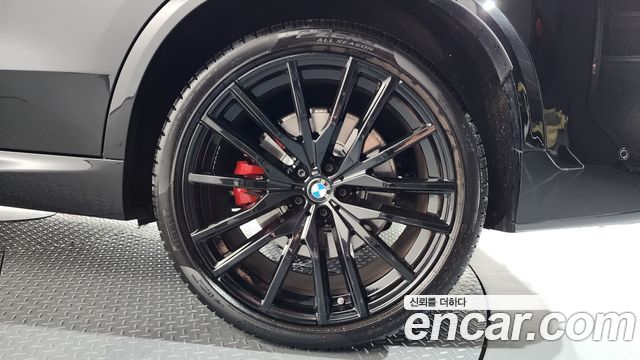 BMW X5 M60i