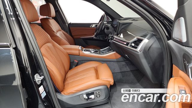 BMW X5 M60i