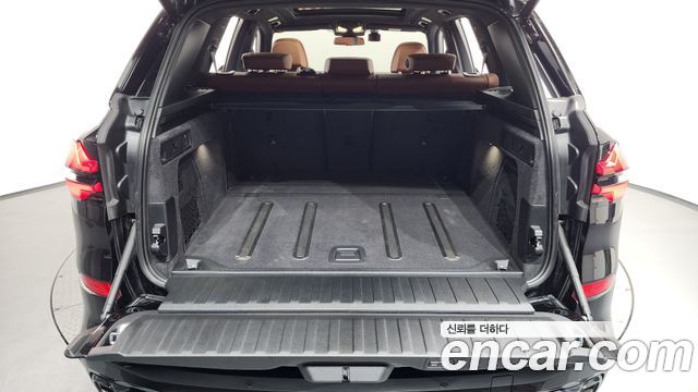 BMW X5 M60i