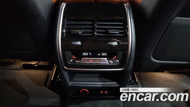 BMW X5 M60i