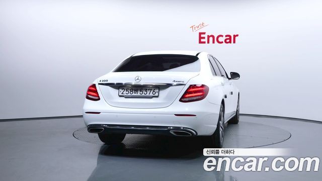Mercedes-Benz E-Class E300 4MATIC Avnatgarde