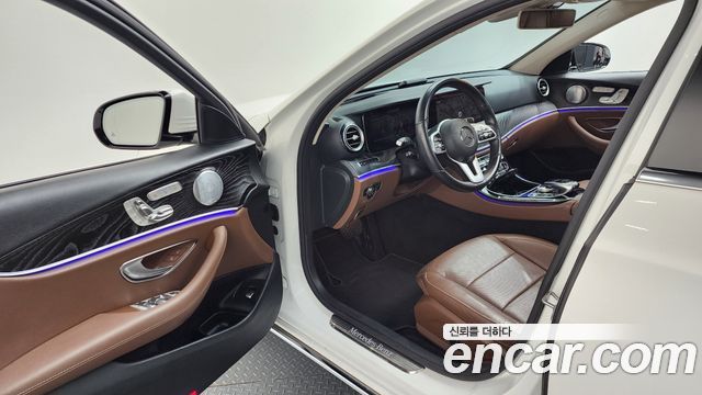 Mercedes-Benz E-Class E300 4MATIC Avnatgarde