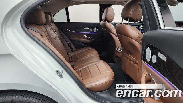 Mercedes-Benz E-Class E300 4MATIC Avnatgarde
