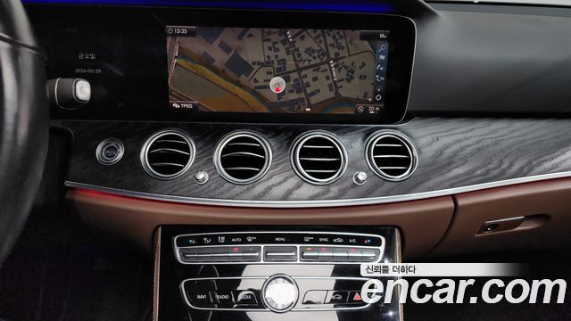Mercedes-Benz E-Class E300 4MATIC Avnatgarde