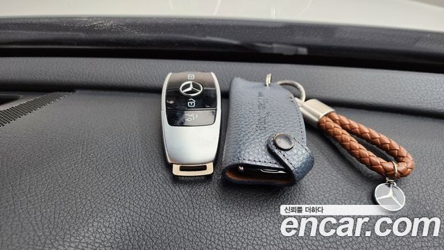 Mercedes-Benz E-Class E300 4MATIC Avnatgarde