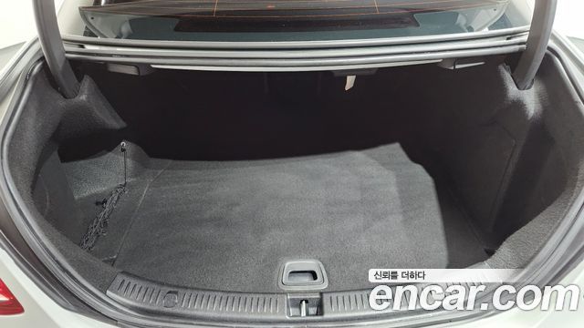 Mercedes-Benz E-Class E300 4MATIC Avnatgarde
