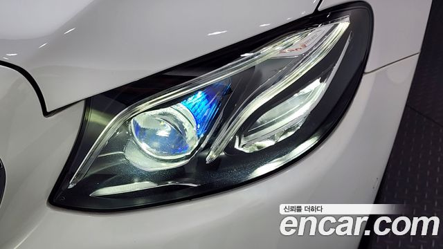 Mercedes-Benz E-Class E300 4MATIC Avnatgarde
