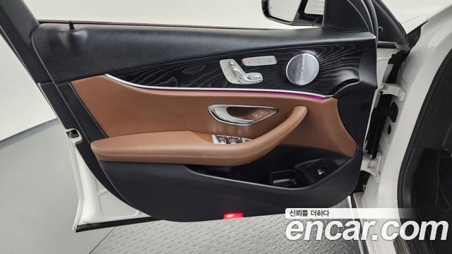 Mercedes-Benz E-Class E300 4MATIC Avnatgarde