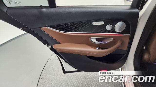 Mercedes-Benz E-Class E300 4MATIC Avnatgarde