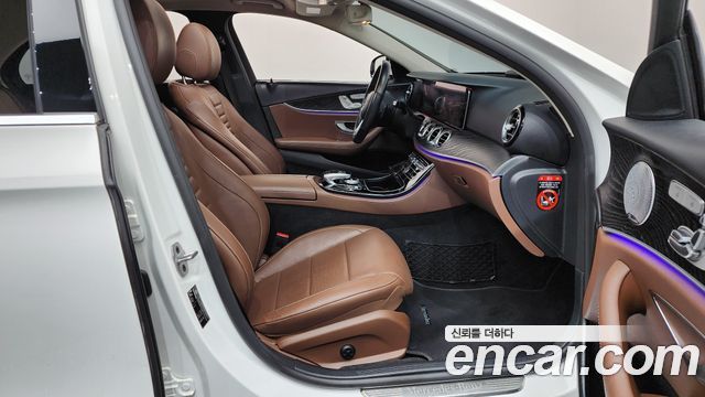 Mercedes-Benz E-Class E300 4MATIC Avnatgarde
