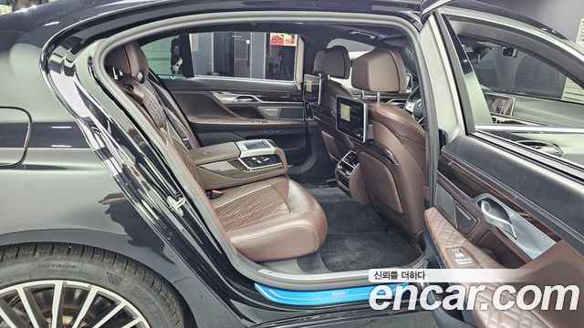 BMW 7-Series 740Li xDrive Design Pure Excellence