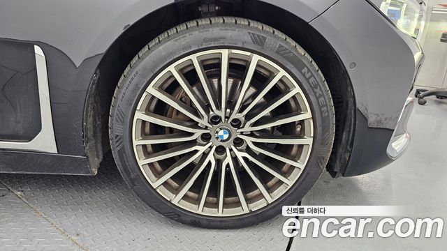 BMW 7-Series 740Li xDrive Design Pure Excellence