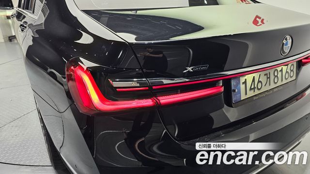 BMW 7-Series 740Li xDrive Design Pure Excellence