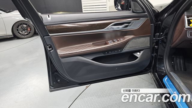 BMW 7-Series 740Li xDrive Design Pure Excellence