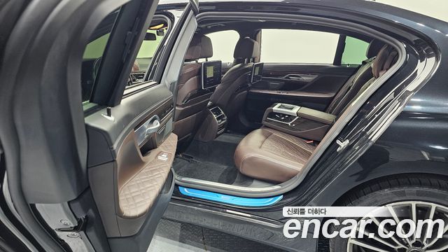BMW 7-Series 740Li xDrive Design Pure Excellence