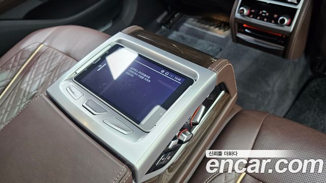 BMW 7-Series 740Li xDrive Design Pure Excellence