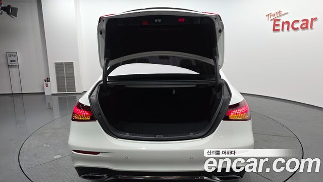 Mercedes-Benz E-Class E350 4MATIC AMG Line