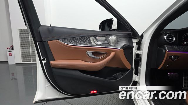 Mercedes-Benz E-Class E350 4MATIC AMG Line