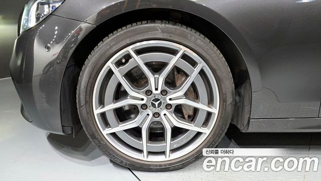 Mercedes-Benz E-Class E220d 4MATIC AMG Line
