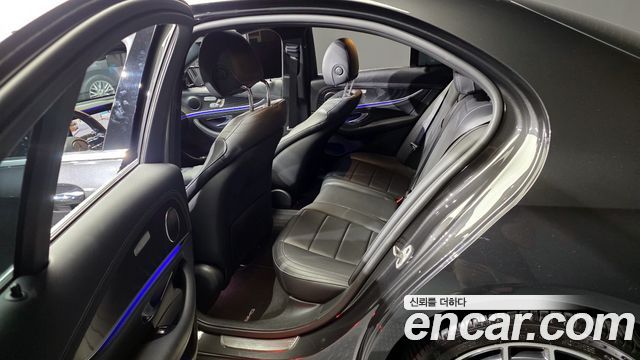 Mercedes-Benz E-Class E220d 4MATIC AMG Line