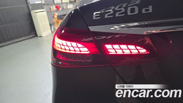 Mercedes-Benz E-Class E220d 4MATIC AMG Line